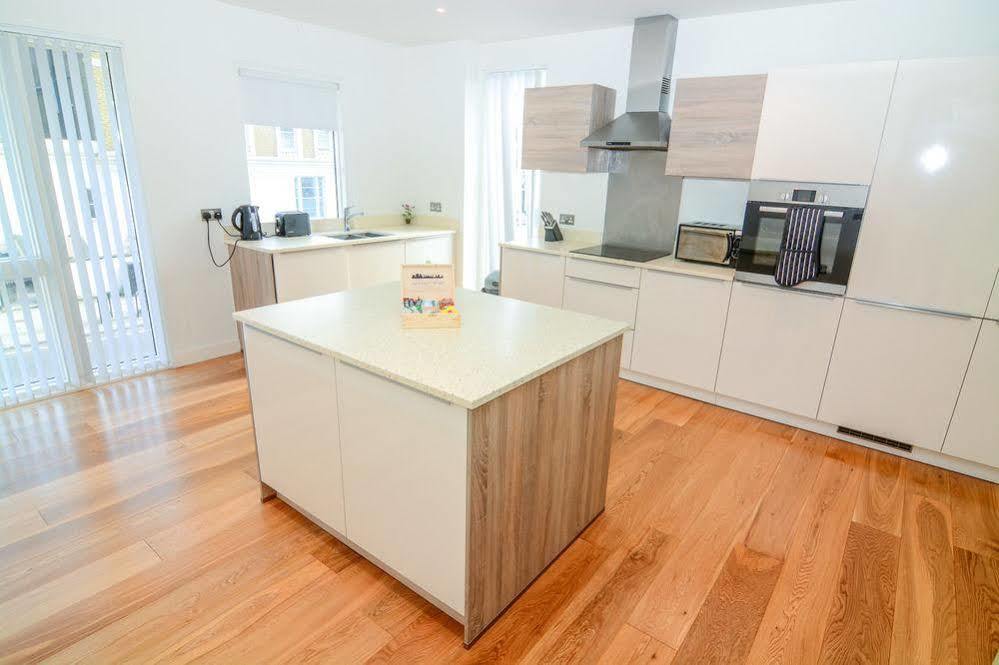 Apartment Wharf - Cambridge Av Лондон Экстерьер фото