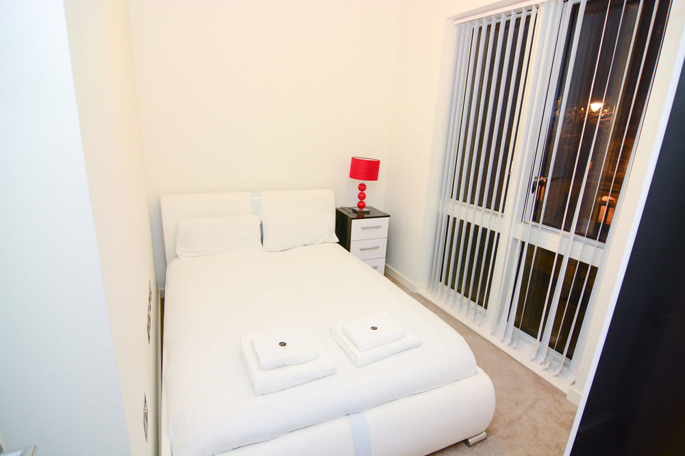 Apartment Wharf - Cambridge Av Лондон Экстерьер фото