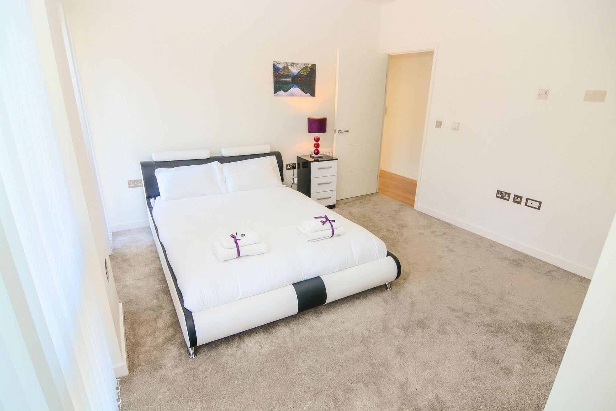 Apartment Wharf - Cambridge Av Лондон Экстерьер фото