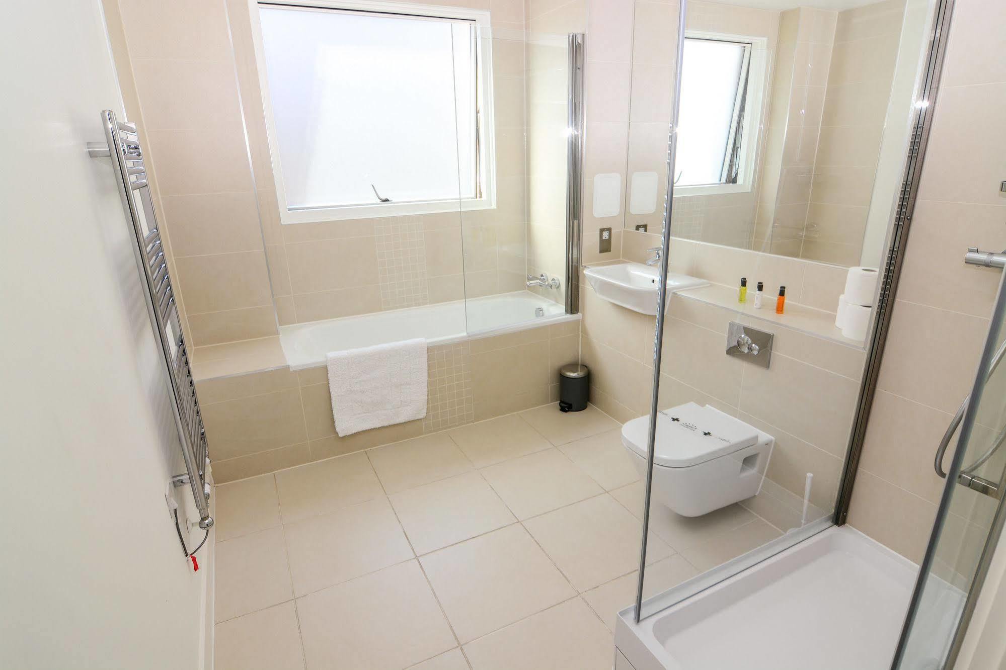 Apartment Wharf - Cambridge Av Лондон Экстерьер фото
